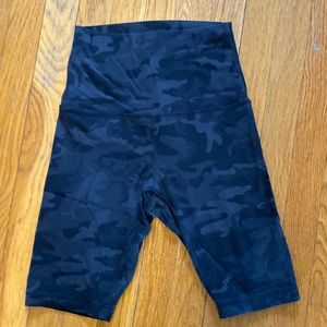 Lulu high waisted black and gray camo shorts